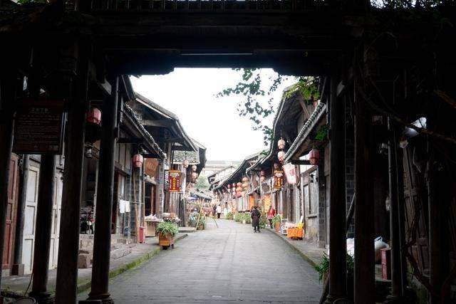 江西新余临街店铺火灾现场救援已结束 现场已无被困人员